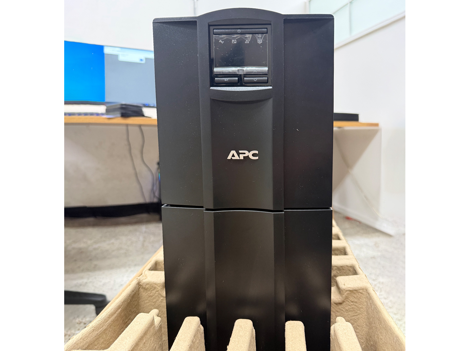 APC UPS SMT2200IC 박스 개봉