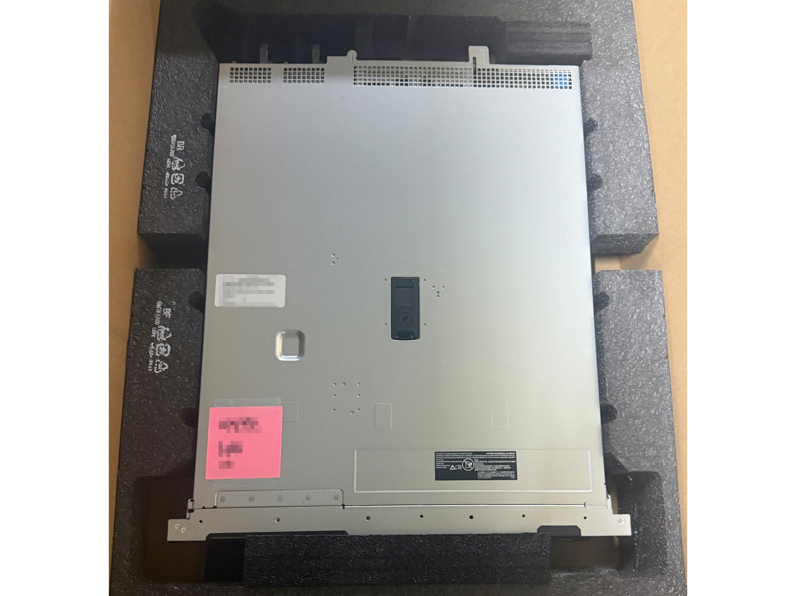 Dell PowerEdge R360 랙 서버 설치 전 박스 포장, 패키징 모습